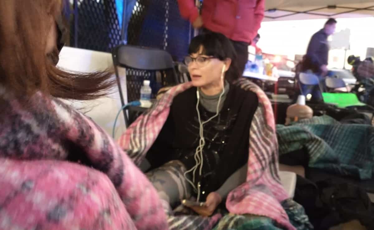 “Detengan al asesino”: Madre de Hugo durmió en la calle, clama justicia por su hijo asesinado en fiesta clandestina