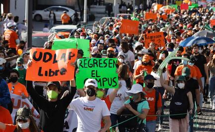 Cientos marchan 12 kilómetros para exigir que liberen la UDLAP