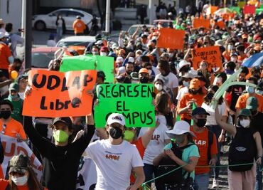 Cientos marchan 12 kilómetros para exigir que liberen la UDLAP