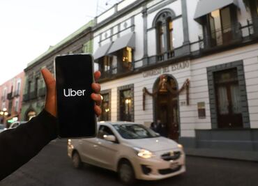 Negocio millonario en Puebla, rentan taxis para Uber y Didi