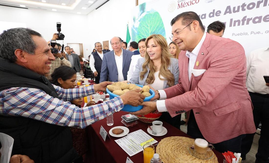 "La cosecha del sol, a través de paneles solares, será clave para reducir el costo energético": Armenta | Foto: Gobierno del Estado