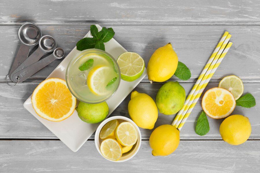 Descubriendo el poder del limón. Fuente: Freepik.