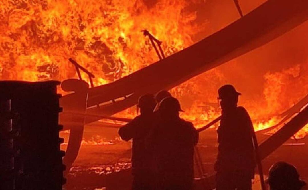 La fábrica AMARIVE, ubicada en la junta auxiliar de Nanacamila, se incendió y movilizó a las corporaciones de auxilio | Twitter PC Estatal Puebla