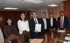 Héctor Landero se registra para contender por la presidencia de Canaco Puebla