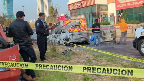 Trágico accidente en Vía Atlixcáyotl deja tres personas calcinadas y un herido