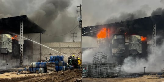 Fuerte incendio en fábrica de aceite automotriz en Ahuazotepec causa alarma