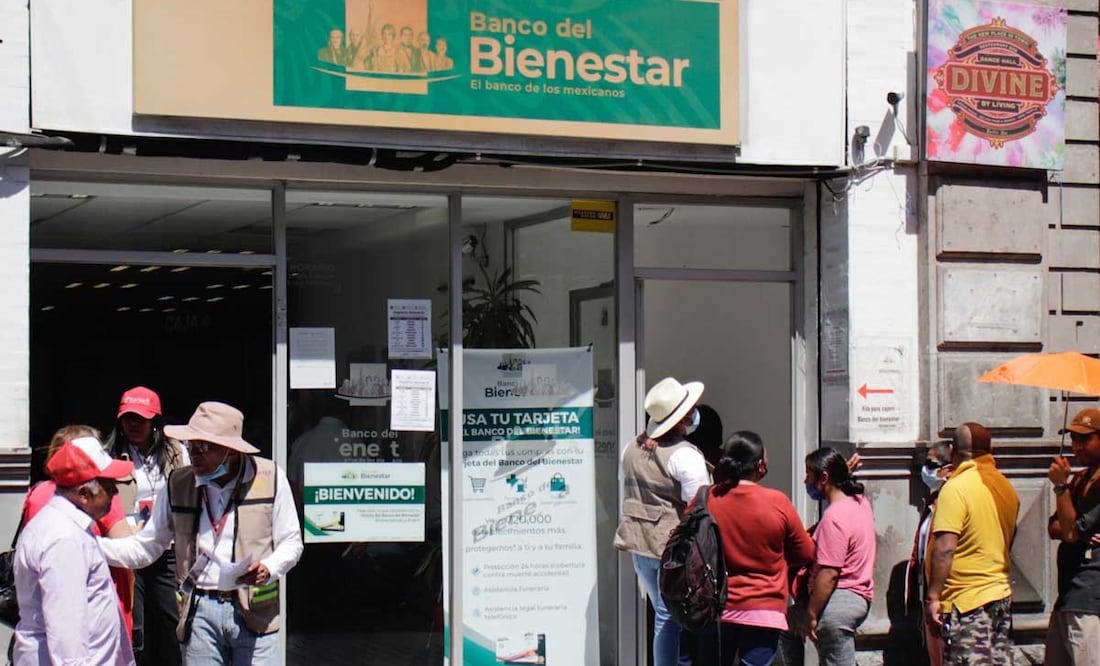 El gobierno federal distribuye apoyos económicos a los sectores de la población más desprotegidos por medio de la Secretaría de Bienestar | Foto: Agencia Es Imagen para El Universal Puebla