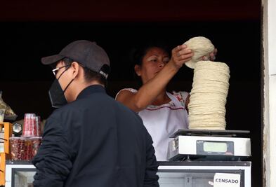 Tortilla, jitomate, naranja y carne, los alimentos con mayor aumento de precio
