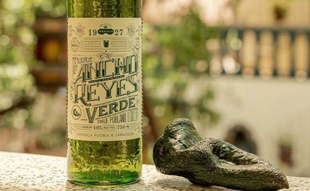 Entre las bebidas más peculiares del estado se encuentra el licor de chile | foto: instagram anchoreyes
