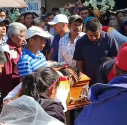 Así fue el ritual para despedir a María Rita Torres, la voladora de Huauchinango 
