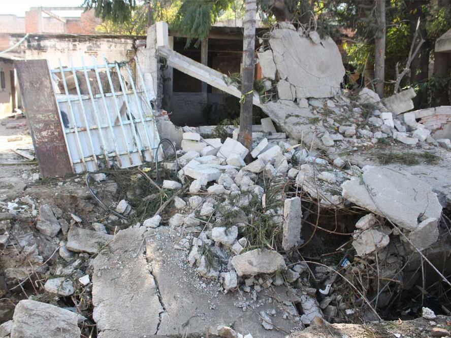 Casas derrumbadas tras la explosión en Xochimehuacán | Foto: Agencia Es Imagen para El Universal Puebla