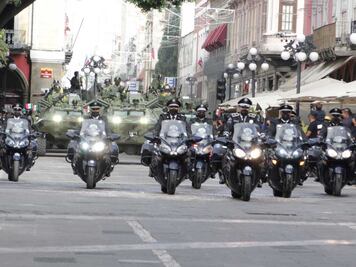 Habrá desfile cívico el 20 de noviembre en Puebla con "calles llenas"