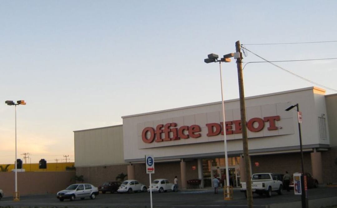Trabajadores del Office Depot de la zona de Plaza Dorada en Puebla se manifestaron por el pago injusto de utilidades | Foto: Mapio.Net