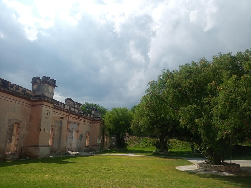 Portada: Foto Facebook Ex Hacienda San Lucas De Palmillas Tlacotepec / Canvas