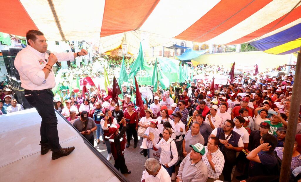 El candidato Alejandro Armenta se reunió con poblanos en Tecamachalco / Foto: Especial