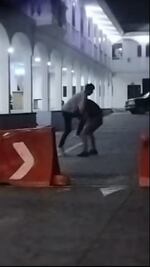 ¿Y los policías? Captan brutal golpiza entre jóvenes frente a la presidencia de Ocoyucan