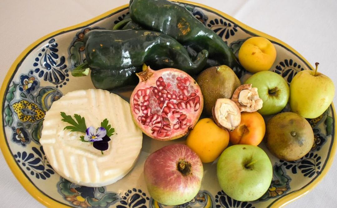 Por el costo de sus ingredientes, un chile en nogada no puede costar menos de 150 pesos | Foto: Agencia Es Imagen para El Universal Puebla