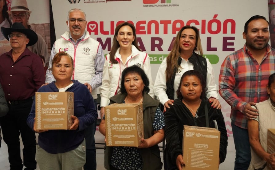 MariElise Budib entrega despensas en San Francisco Totimehuacan