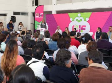 Entrega Pepe Chedraui apoyos alimentarios a familias de San Baltazar Campeche