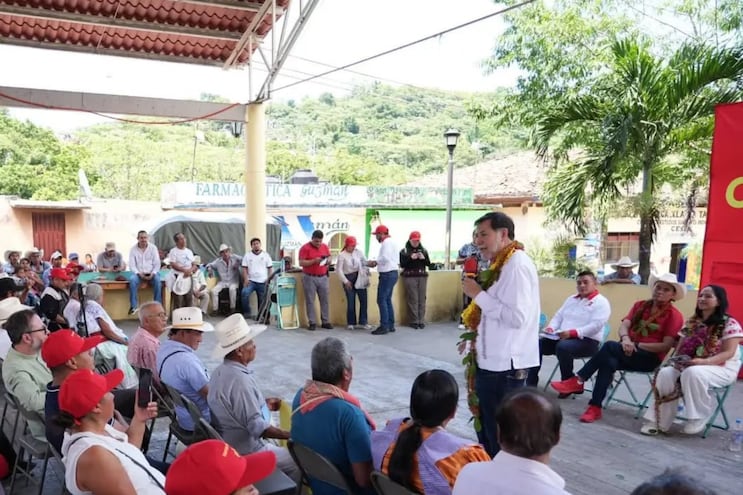 "No, pues andamos valiendo madres": Noroña critica a indígenas de Puebla por no hablar español