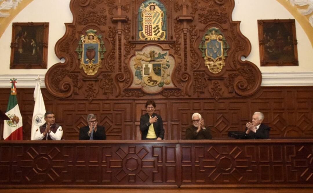 La ceremonia conmemorativa se realizó  en el Salón Barroco del Edificio Carolino | Foto: Buap