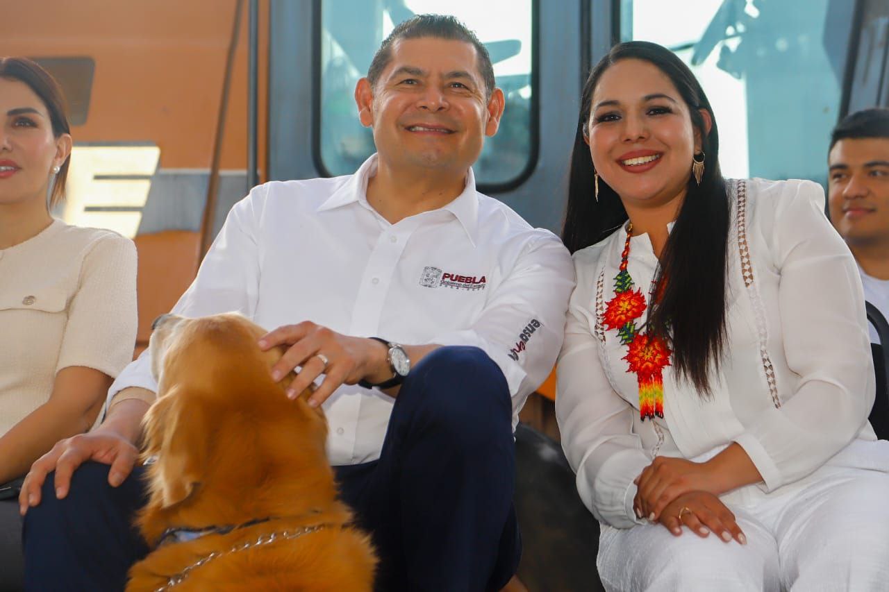 El gobernador Alejandro Armenta y la alcaldesa Tonantzin Fernández / Foto: Especial