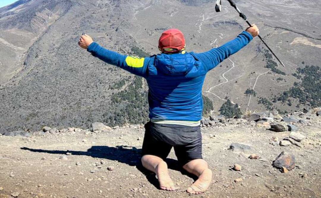 Víctor Alejandro López Téllez escaló sin zapatos el Cerro La Negra | Foto: Javier Rodríguez