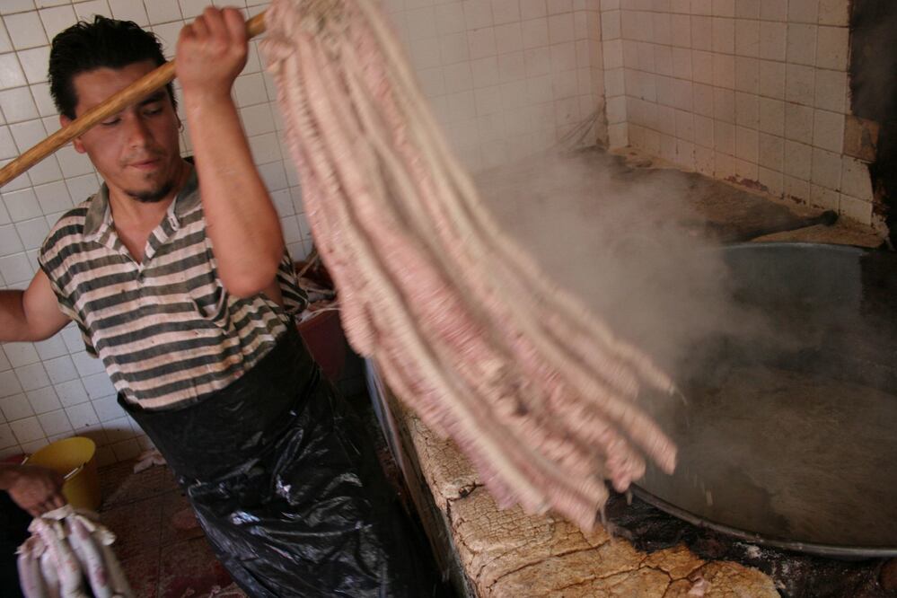 La torta de tamal se consume regularmente en compañía de un atole de la maíz. Foto: Cuartoscuro