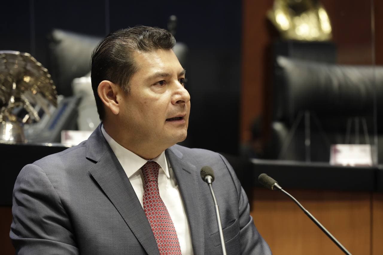 El gobernador electo reafirmó su firme postura en contra de la impunidad y anunció que buscará reformas legales, como la propuesta de castración química para delincuentes sexuales, como parte de su estrategia para reducir estos delitos. 


Foto: Producción El Universal Puebla