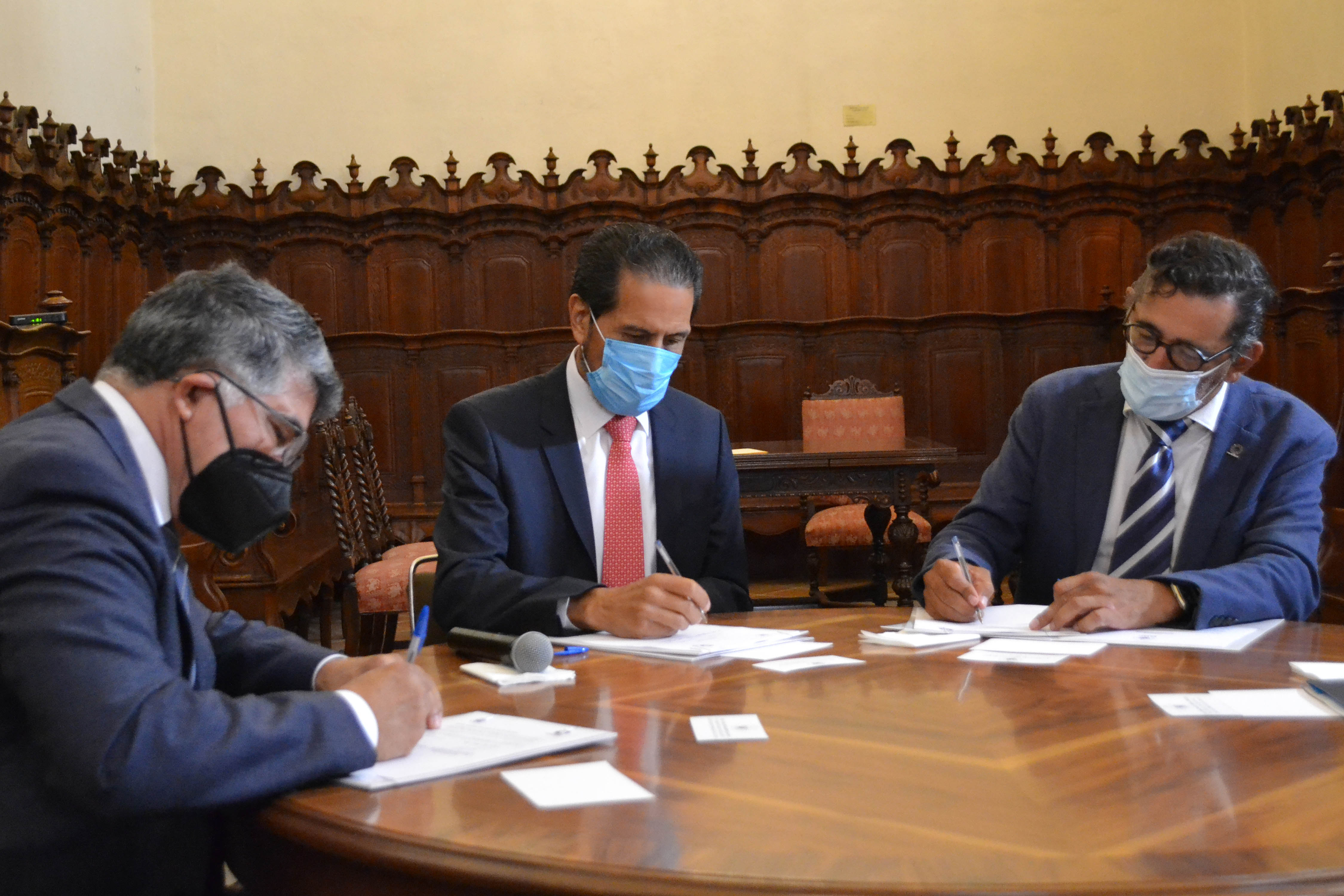 Suscriben acuerdo BUAP y Canacintra