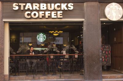 VIDEO. Cómo eran las cafeterías de Starbucks en 1999