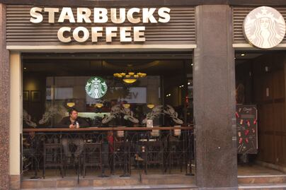 VIDEO. Cómo eran las cafeterías de Starbucks en 1999
