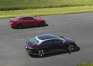 Lucid Air demuestra a un potente Muscle Car V8, quien manda en la pista