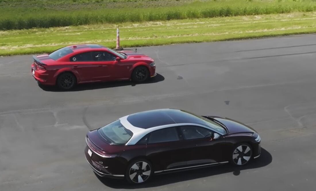 Lucid Air VS Dodge Charger SRT Hellcat / Foto: Captura de pantalla