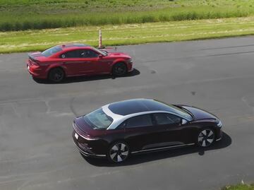 Lucid Air demuestra a un potente Muscle Car V8, quien manda en la pista