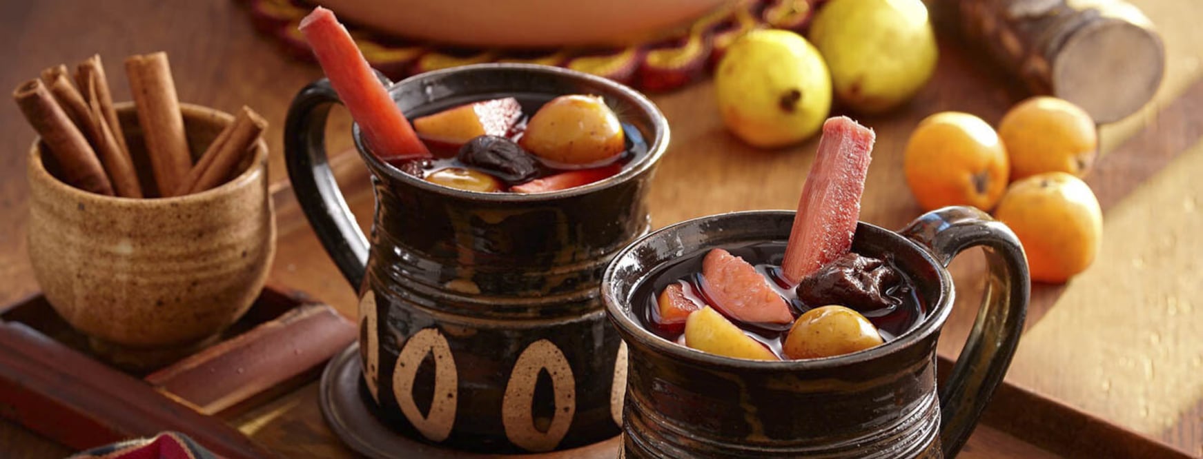 Esta combinación de sabores hizo del ponche una bebida inseparable de las festividades decembrinas, creando un vínculo profundo con la tradición y la cultura del país.

Foto: Producción El Universal Puebla