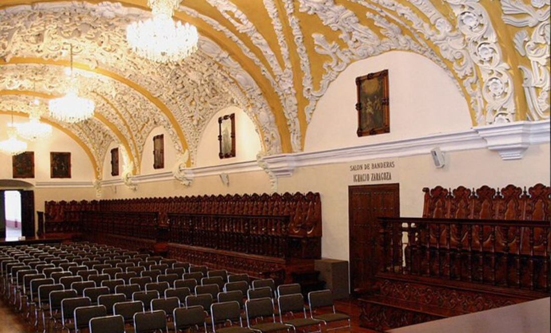 El Salón Barroco se ubica en el edificio Carolino de la BUAP y asombra a todo el que lo conoce | Foto: Archivo Histórico BUAP