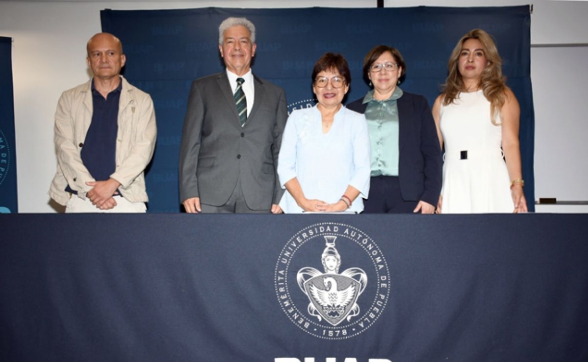 El doctor Felipe Pérez Rodríguez presentó su cuarto informe | Foto: Buap