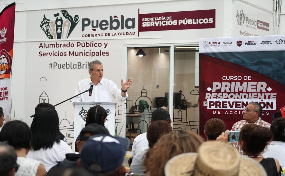 Durante el curso, los trabajadores aprendieron a reconocer signos vitales y aplicar primeros auxilios | Foto: Ayuntamiento de Puebla