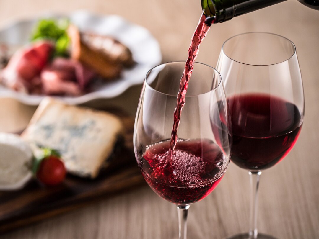 Es importante señalar que estos beneficios se logran con un consumo moderado, ya que el exceso de alcohol puede tener efectos adversos graves para la salud. 

Foto: Producción El Universal Puebla