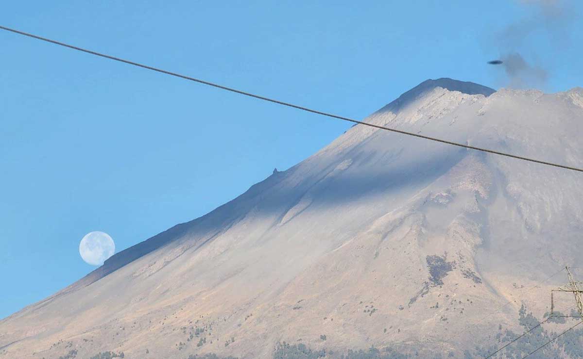 FOTO. Captan OVNI sobre el volcán Popocatépetl desde Atlixco