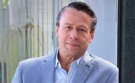 Alfredo Adame invita a alumnos normalistas de Puebla a graduación y se hace viral 