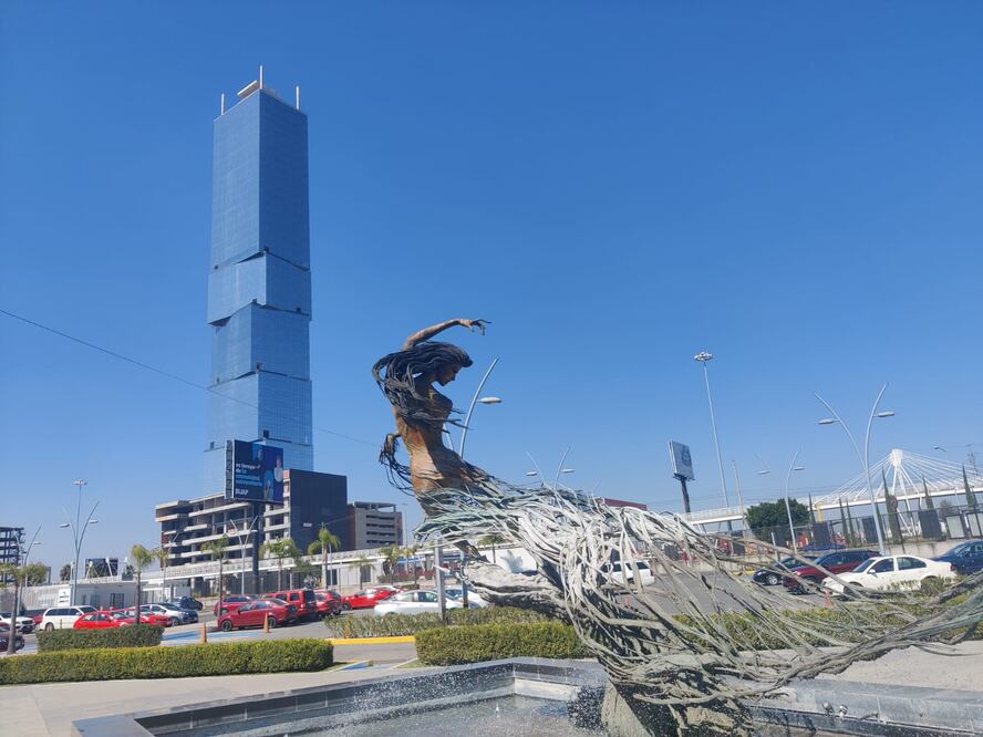 El edificio más alto de Puebla en construcción se encuentra en Angelópolis. Foto: Demian Magallán / EL UNIVERSAL PUEBLA