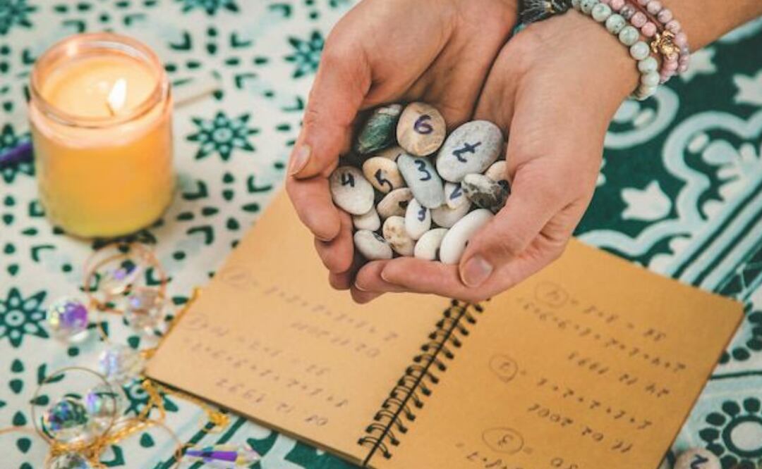 Descubre los amuletos de la suerte de cada signo del zodiaco. Fuente: Freepik.