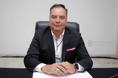 Tiran candidatura de Eduardo Rivera Santamaría