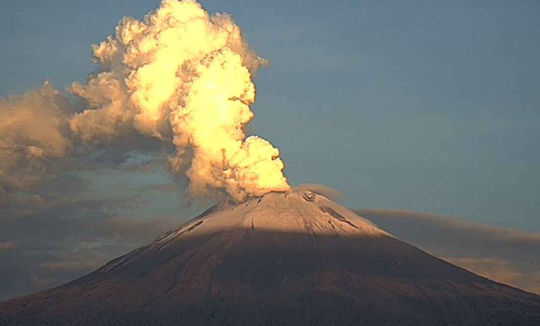 Este 2 de septiembre el volcán Popocatépetl regaló una increíble postal captada por Webcams de México | Foto: Webcams de México