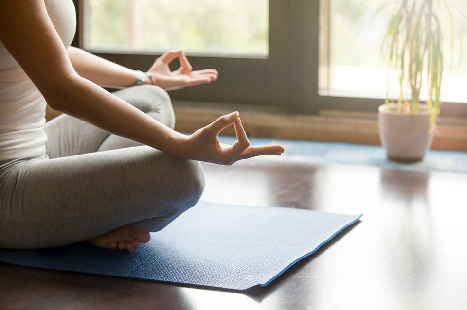 Durante la noche, la frecuencia cardíaca, la respiración y la presión arterial fluctúan, un proceso que puede ser crucial para la salud del corazón. Mientras dormimos, el cuerpo libera hormonas que ayudan a reparar las células y a regular el uso de energía, lo que puede impactar en el peso corporal.

Foto: Producción El Universal Puebla