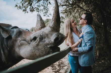 La inolvidable boda de Adal Ramones entre jirafas en Africam Safari