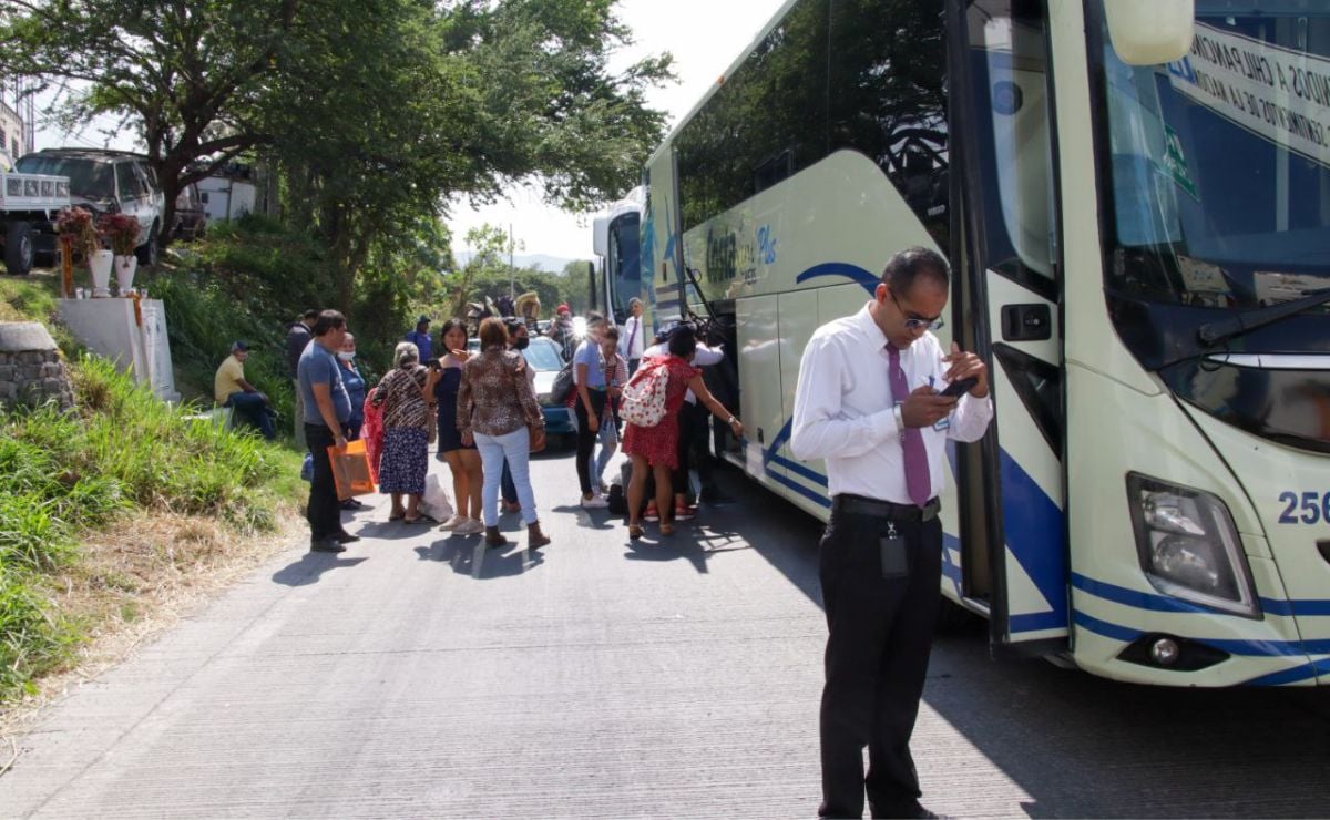 Por saturación de la CAPU, proliferan paradas informales de autobuses en Puebla
