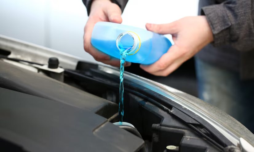 El anticongelante se encarga de absorber el exceso de calor del motor / Foto: Freepik